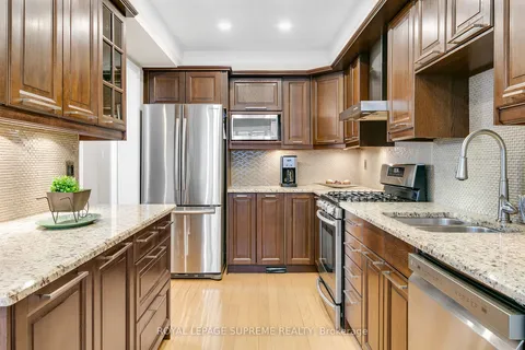 512 Leatherleaf Dr, Mississauga, ON L4Z 3Y5