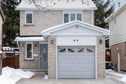 44 Talbot St, Brampton, ON L6X 2P5