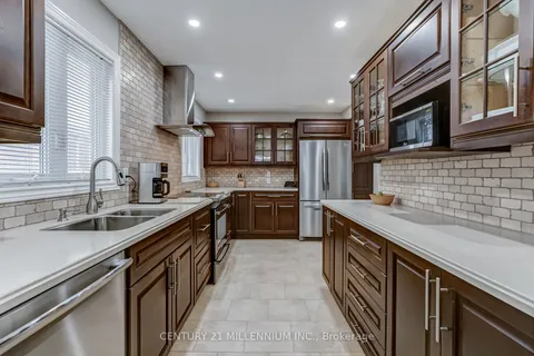 44 Talbot St, Brampton, ON L6X 2P5