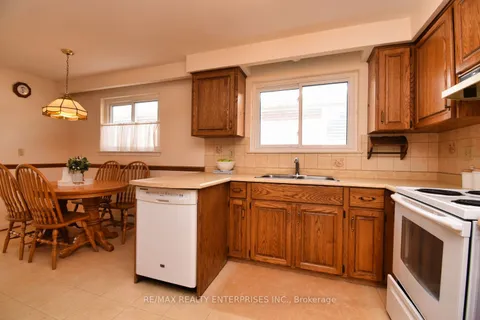 1483 Agnew Rd, Mississauga, ON L5J 3G8