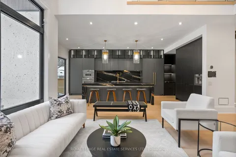 80 Edgecroft Rd, Toronto, ON M8Z 2B8