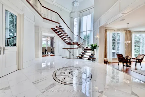 4038 Lakeshore Road, Burlington, ON L7L 1A1