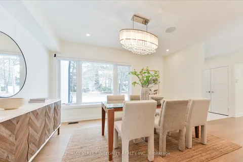 1306 Amber Cres, Oakville, ON L6J 2N8