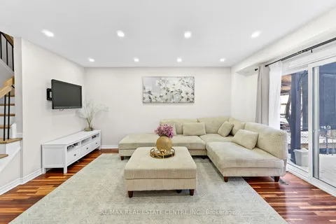 25 Judith Cres, Brampton, ON L6S 3J3