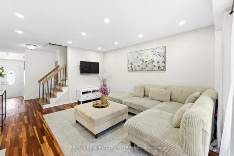 25 Judith Cres, Brampton, ON L6S 3J3