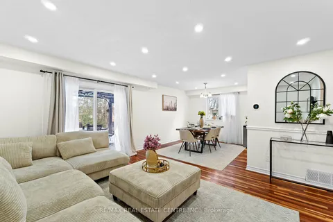 25 Judith Cres, Brampton, ON L6S 3J3