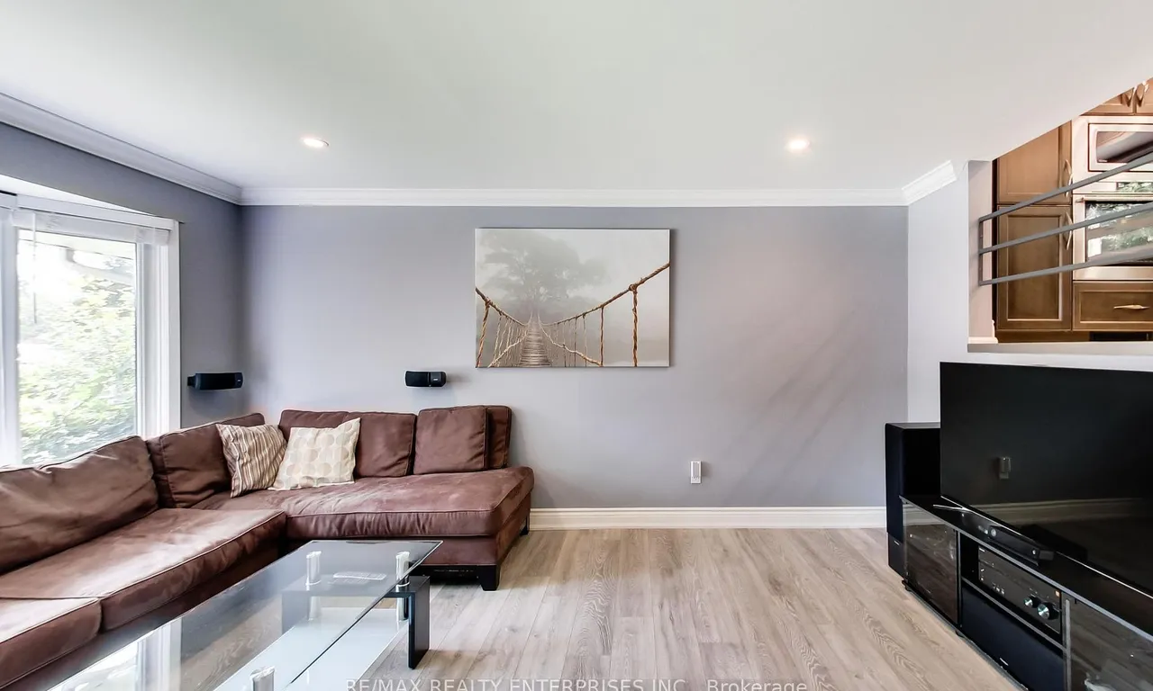 Semi-Detached kitchen at 1540 Thetford Crt Mississauga