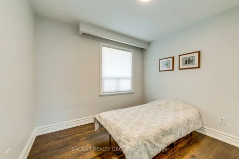 253 The Westway Rd, Toronto, ON M9R 1E9