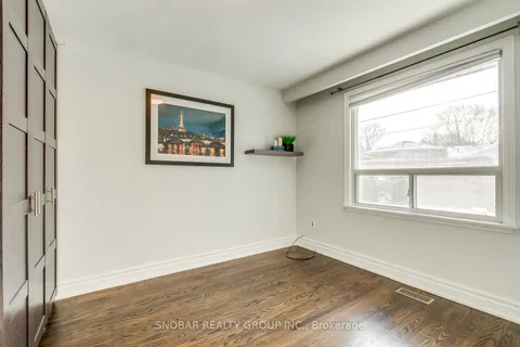 253 The Westway Rd, Toronto, ON M9R 1E9