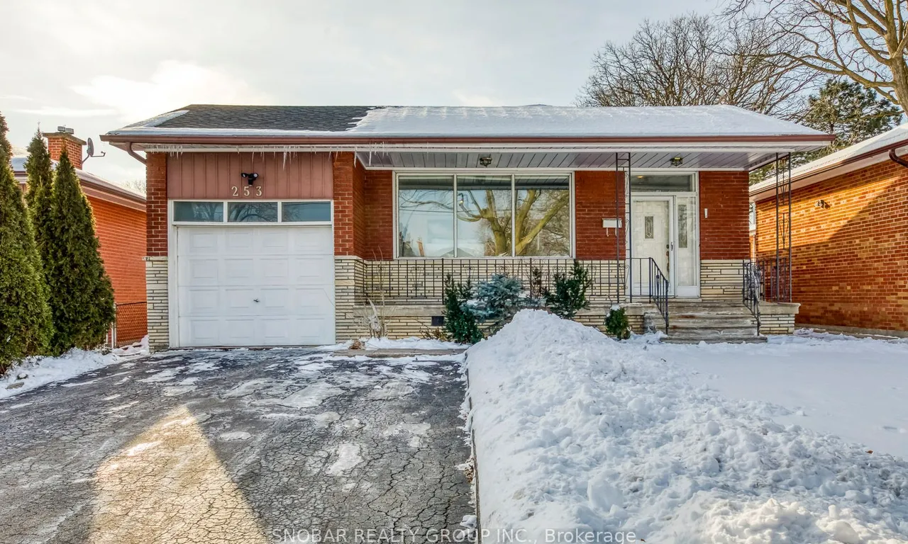 253 The Westway Rd, Toronto, ON M9R 1E9