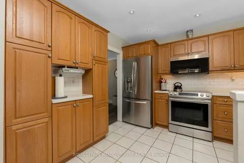 237 Elizabeth St, Brampton, ON L6Y 1S2