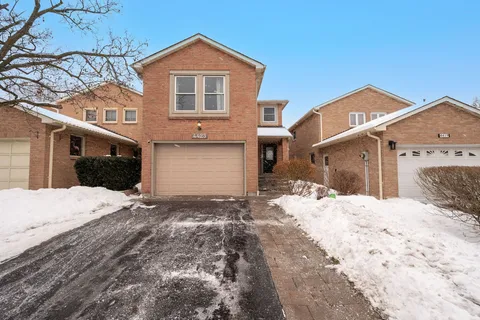 4423 Sawmill Valley Dr, Mississauga, ON L5L 3H8
