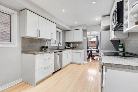 4423 Sawmill Valley Dr, Mississauga, ON L5L 3H8