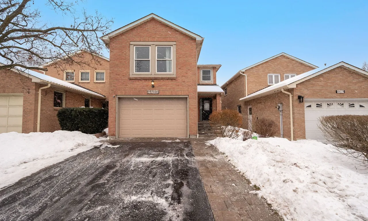 4423 Sawmill Valley Dr, Mississauga, ON L5L 3H8