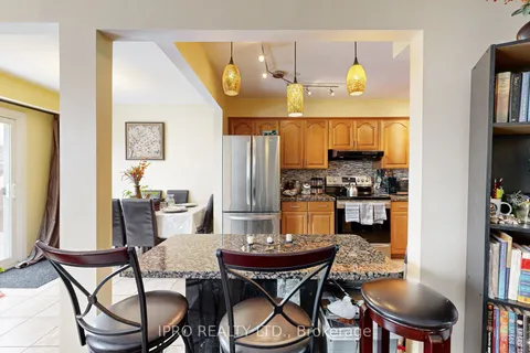 238 Royal Salisbury Way, Brampton, ON L6V 3H4