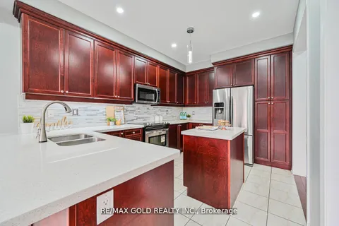 16 Torraville St, Brampton, ON L6R 0Y5