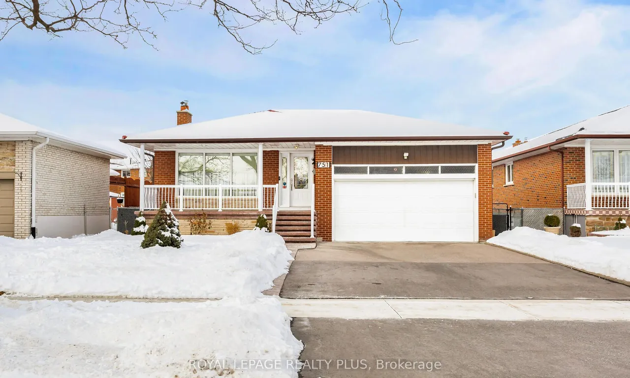 751 Runningbrook Dr, Mississauga, ON L4Y 2R9