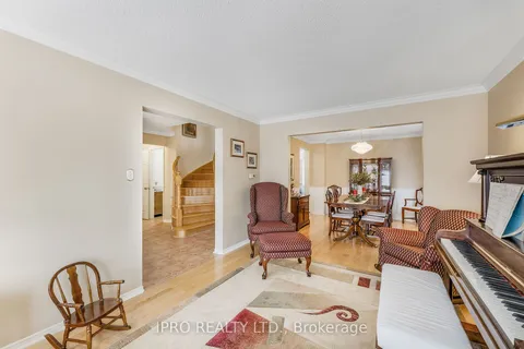 62 Newgreen Cres, Brampton, ON L6S 4Y5