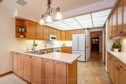 14 Nixon Cres, Halton Hills, ON L7G 5K4