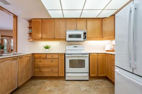 14 Nixon Cres, Halton Hills, ON L7G 5K4