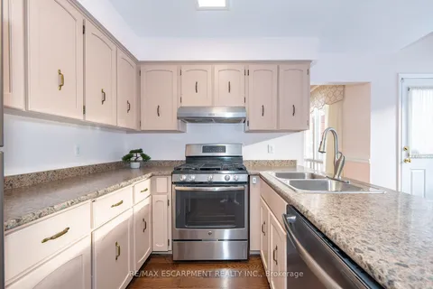 2068 Headon Rd, Burlington, ON L7M 4G3