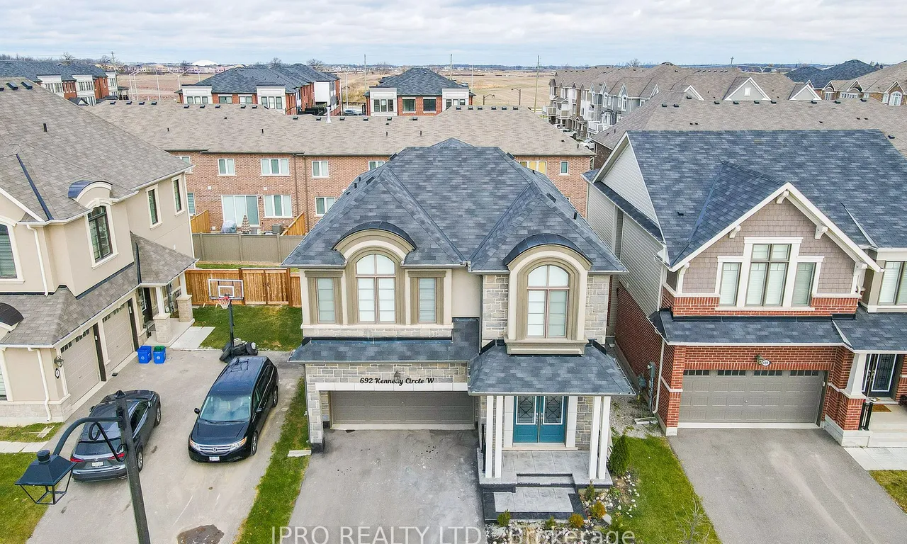 692 Kennedy Circ, Milton, ON L9E 1R5