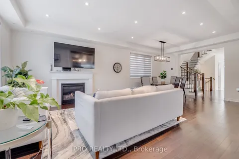 692 Kennedy Circ, Milton, ON L9E 1R5