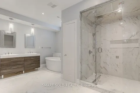 95 Bel Air Drive, Oakville, ON L6J 7N1