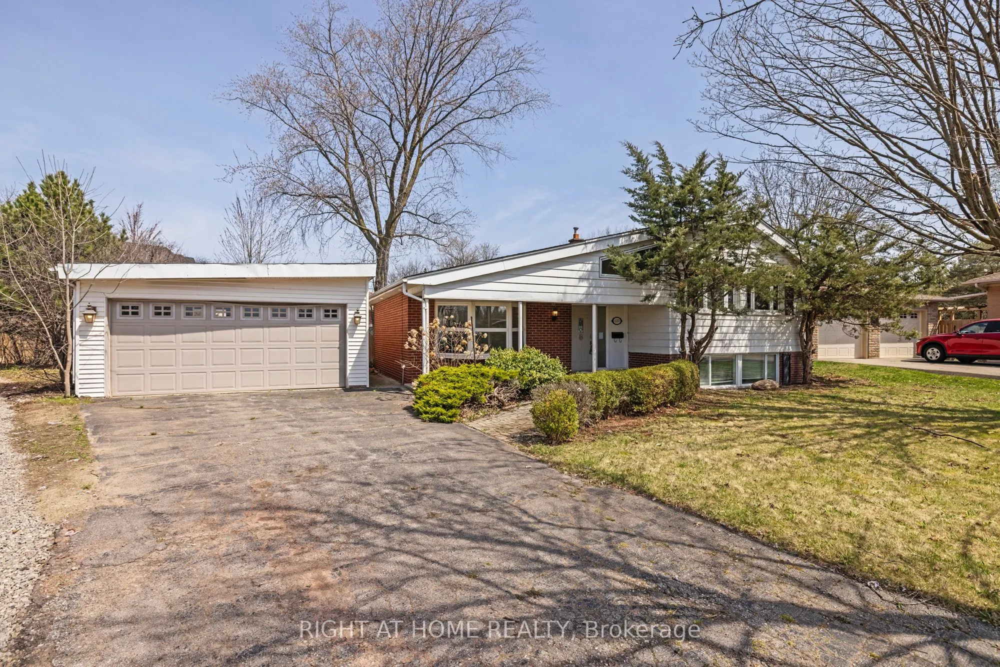 600 Weynway Court, Oakville, ON L6L 4G7