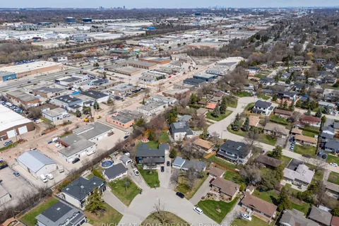 600 Weynway Court, Oakville, ON L6L 4G7