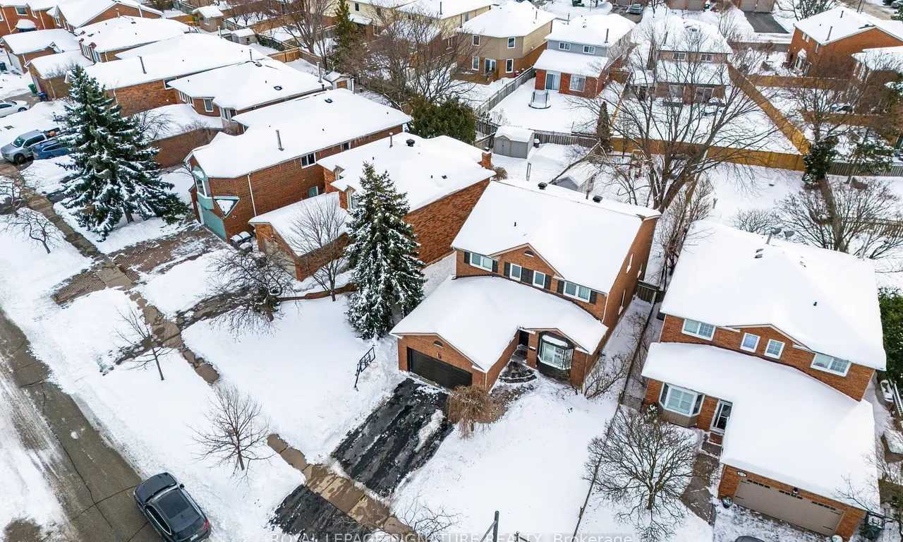 4070 Renfrew Cres, Mississauga, ON L5L 4J8