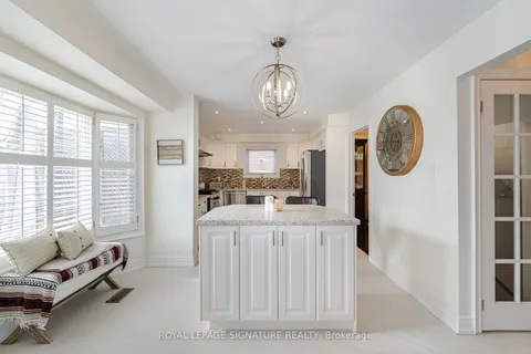 4070 Renfrew Cres, Mississauga, ON L5L 4J8