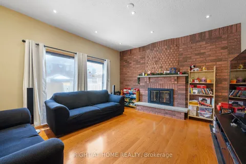 5676 Brightpool Crescent, Mississauga, ON L5M 3W3