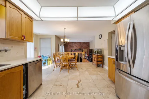 5676 Brightpool Crescent, Mississauga, ON L5M 3W3