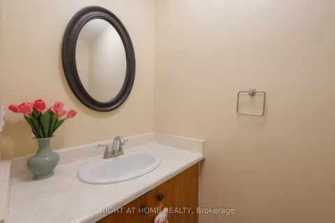 5676 Brightpool Crescent, Mississauga, ON L5M 3W3