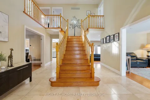 5676 Brightpool Crescent, Mississauga, ON L5M 3W3