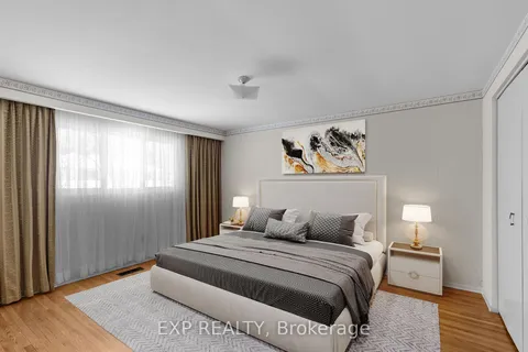 483 Hyacinthe Blvd, Mississauga, ON L5A 3L2
