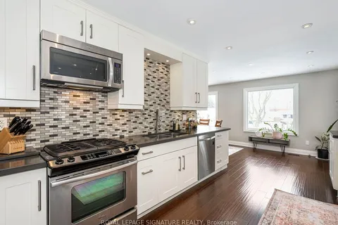 1030 Hedge Dr, Mississauga, ON L4Y 1G2