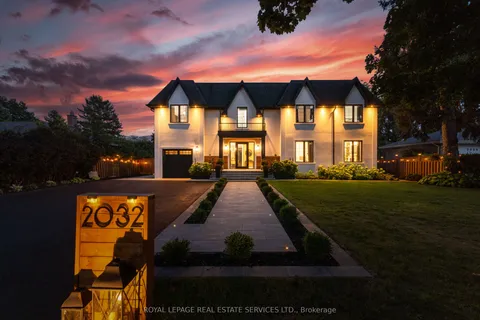 2032 Rebecca Street, Oakville, ON L6L 2A2
