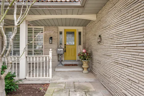 1601 Calumet Place, Mississauga, ON L5J 3B1