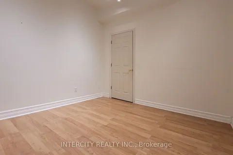 86 Lakeshore Road, Oakville, ON L6K 3A2