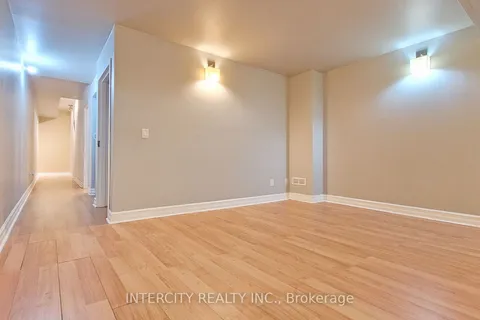 86 Lakeshore Road, Oakville, ON L6K 3A2