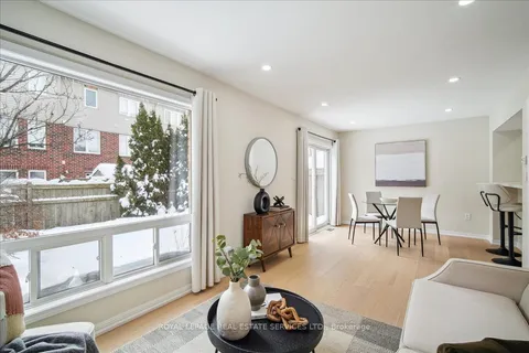 4054 Donnic Dr, Burlington, ON L7M 0A5