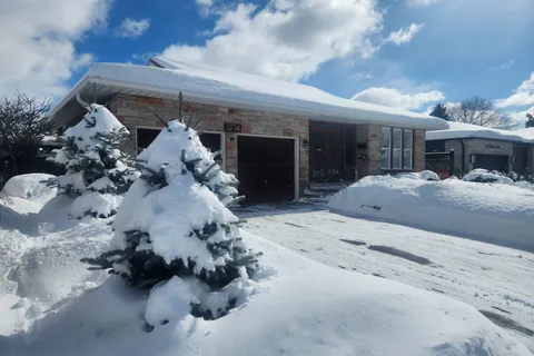 1856 Briarcrook Crescent, Mississauga, ON L4X 1X4
