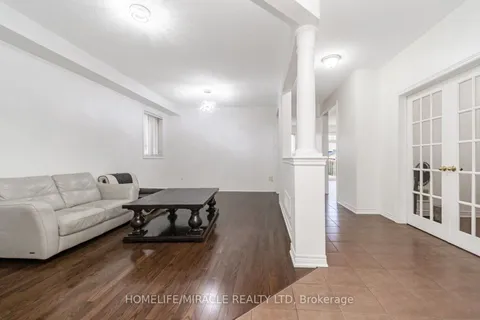 4 FOSSIL Street, Brampton, ON L6P 3G6
