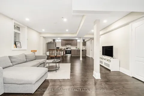 4 FOSSIL Street, Brampton, ON L6P 3G6