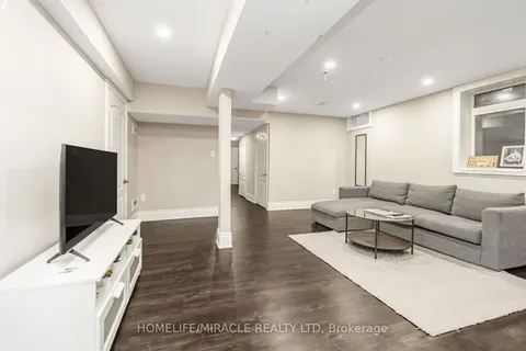 4 FOSSIL Street, Brampton, ON L6P 3G6