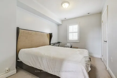 17 Clockwork Lane, Toronto, ON M8Y 4H5