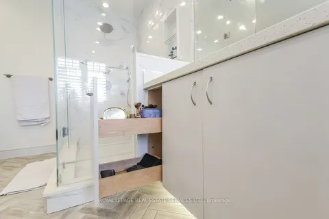 17 Clockwork Lane, Toronto, ON M8Y 4H5
