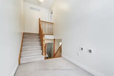 17 Clockwork Lane, Toronto, ON M8Y 4H5